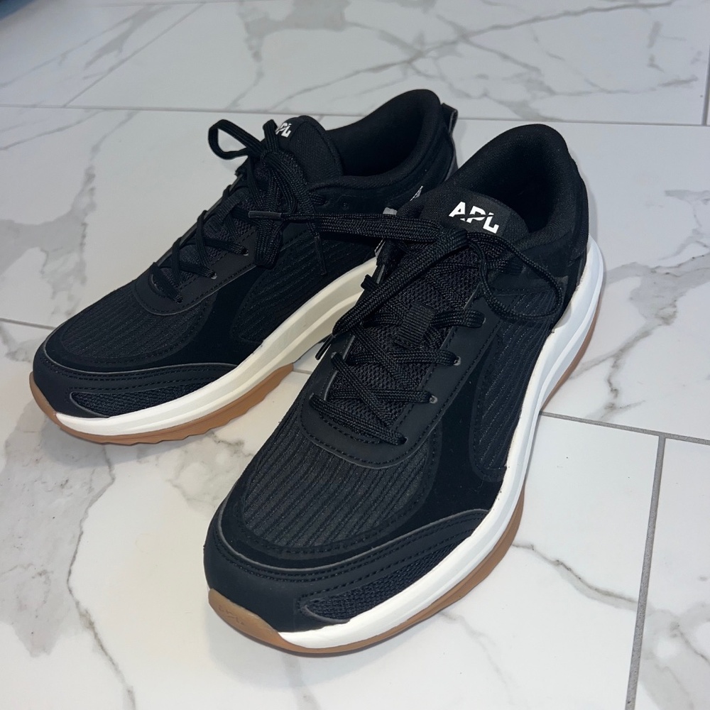 $400 APL JOGGER SNEAKERS in Black / Ivory / Gum sz. 8 Women's